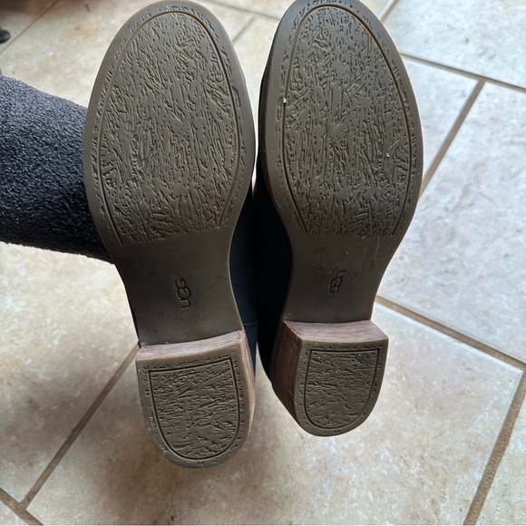 Ugg darling black booties sz 8 low heel casual boot cozy comfortable date ankle - Picture 7 of 8